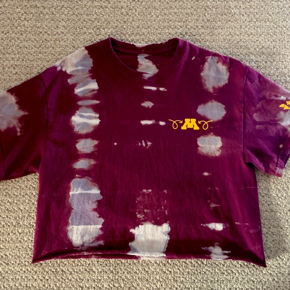 University of Minnesota Bleach Dye Crop T-shirt - Picture 1 of 4